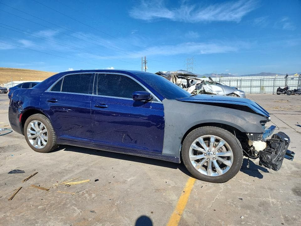 2017 CHRYSLER 300 LIMITED 4