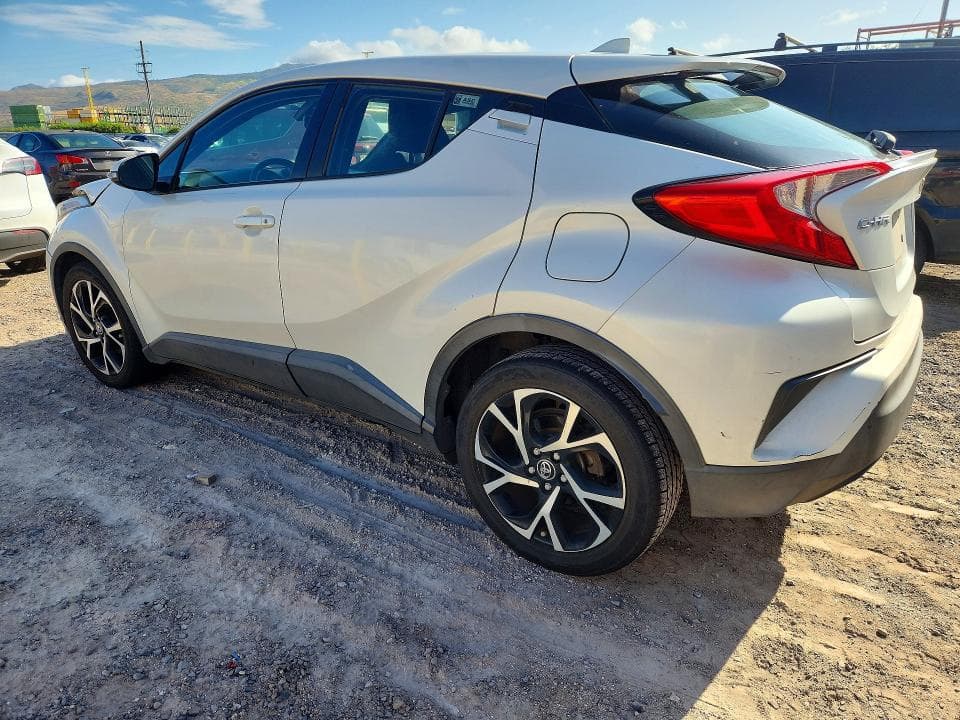 2018 TOYOTA C-HR XLE 2