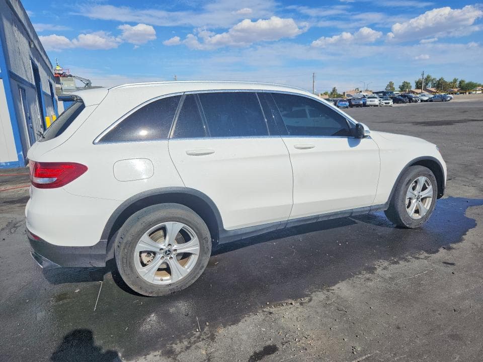 2017 MERCEDES-BENZ GLC 300 3
