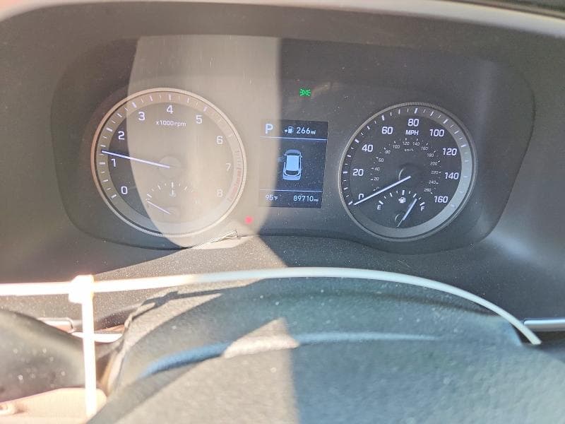 2020 HYUNDAI TUCSON SE 9