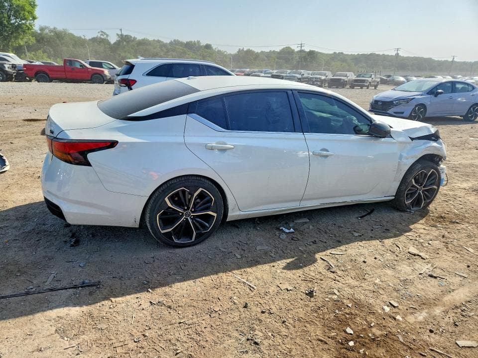 2024 NISSAN ALTIMA SR 3