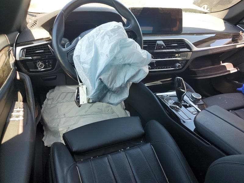 2022 BMW 530E 8