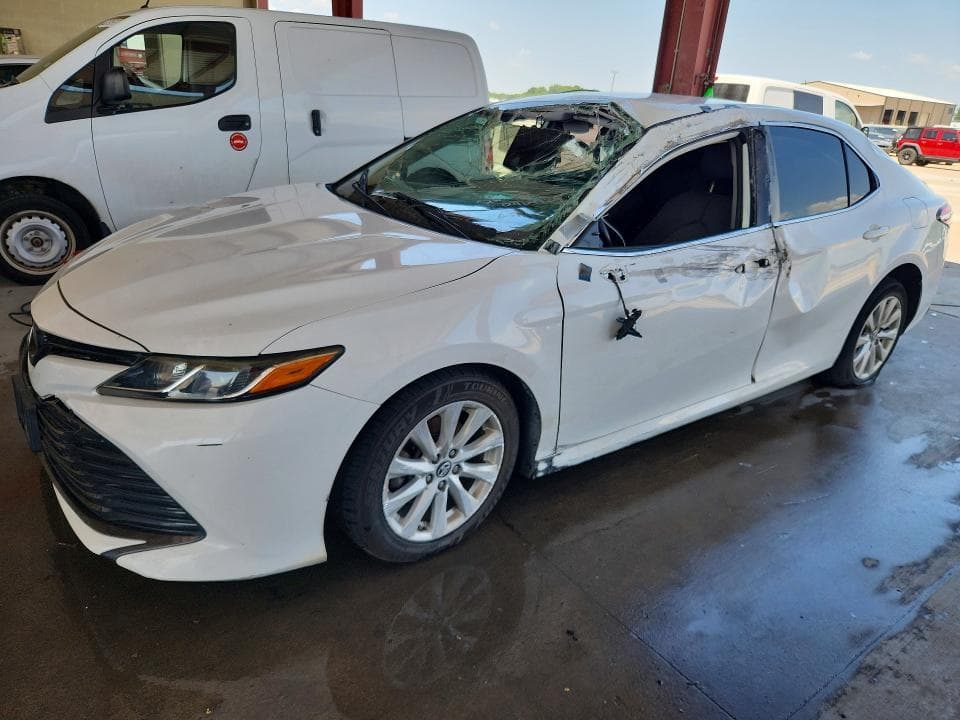 2019 TOYOTA CAMRY LE - 1