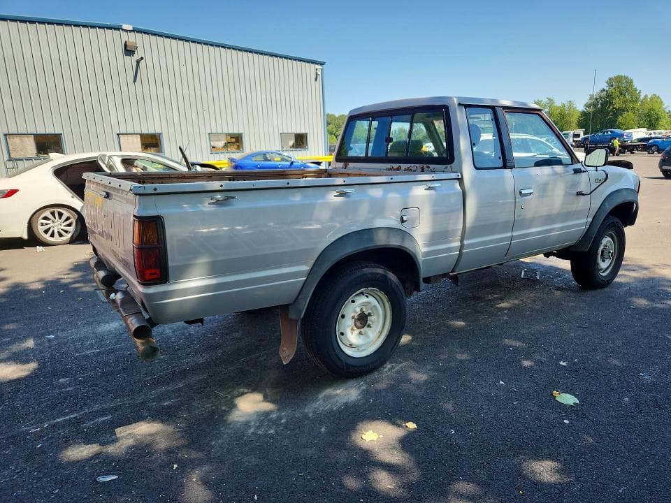 1984 DATSUN 720 KING CAB 4X4 3