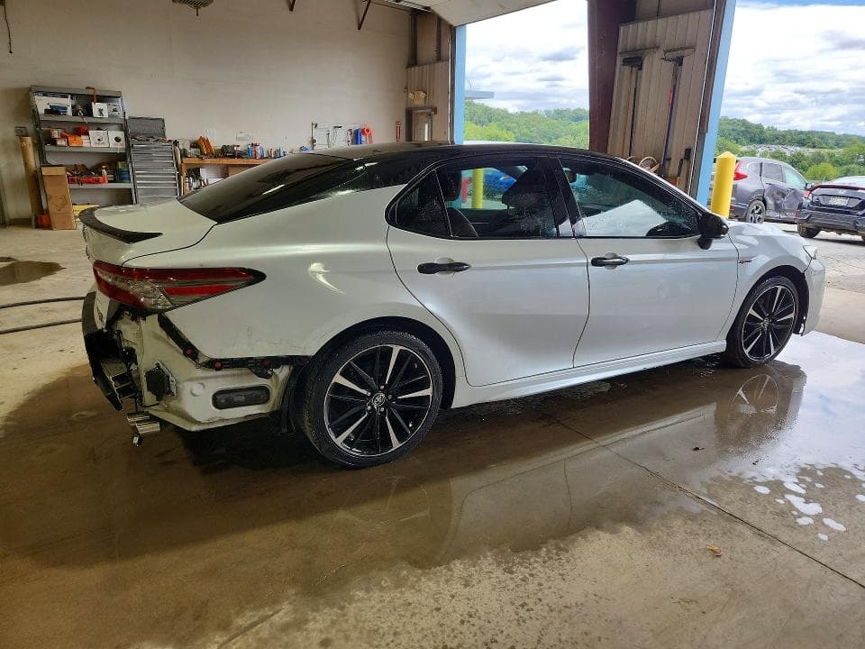 2018 TOYOTA CAMRY XSE 3