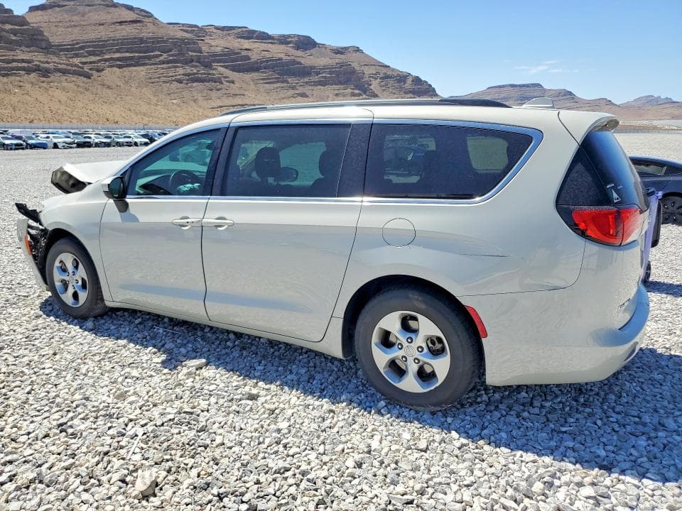 2017 CHRYSLER PACIFICA LX 2