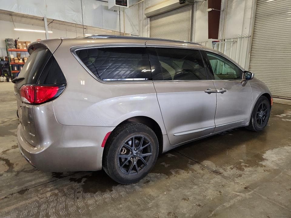 2017 CHRYSLER PACIFICA LIMITED 3