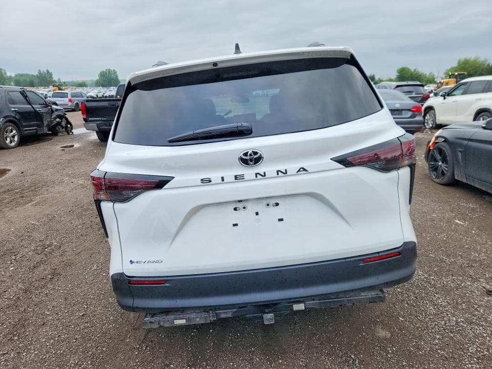 2026 TOYOTA SIENNA LE 6