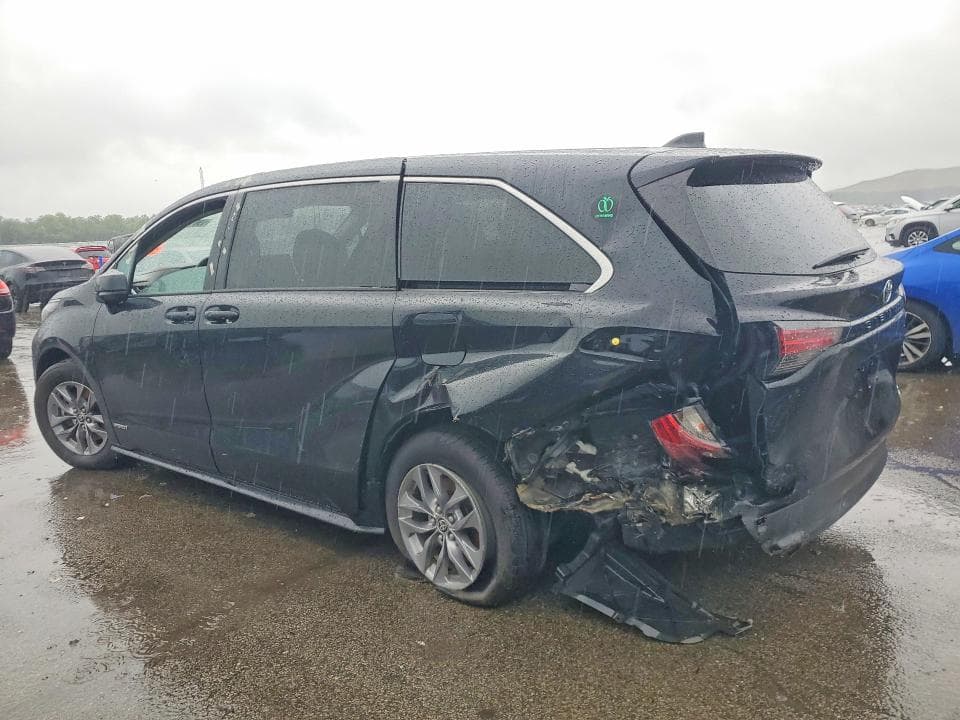 2021 TOYOTA SIENNA LE 2
