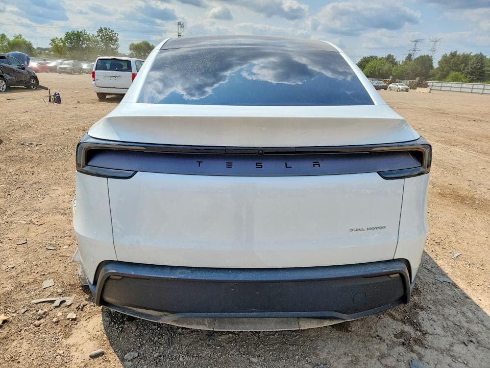 2026 TESLA MODEL Y 6