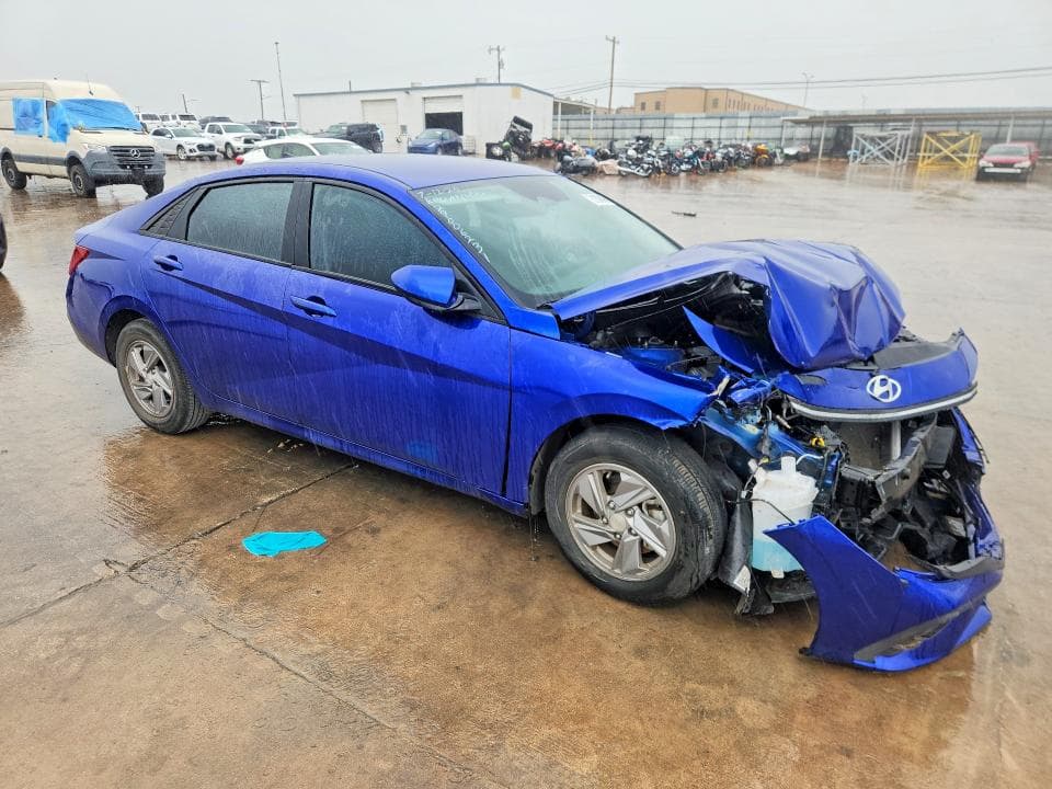 2024 HYUNDAI ELANTRA SE 4
