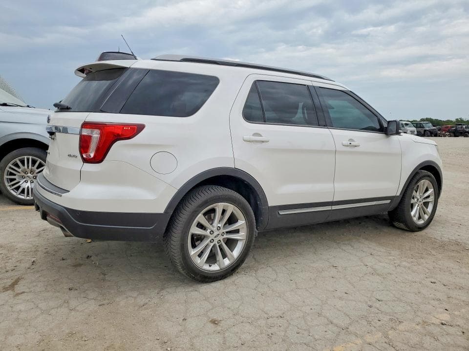 2018 FORD EXPLORER XLT 3