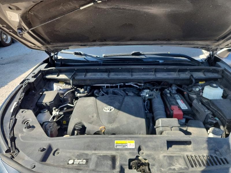 2021 TOYOTA HIGHLANDER XLE 12