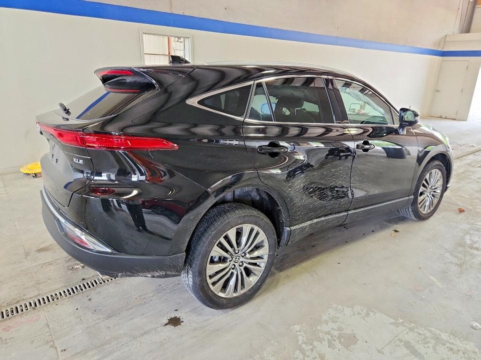 2024 TOYOTA VENZA XLE 3