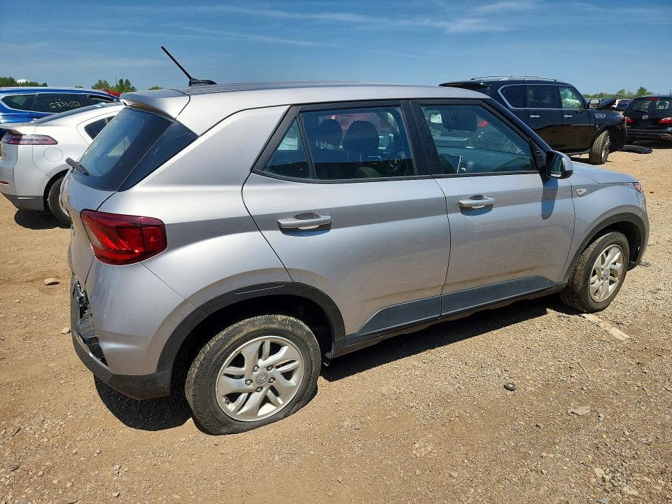 2025 HYUNDAI VENUE SE 3