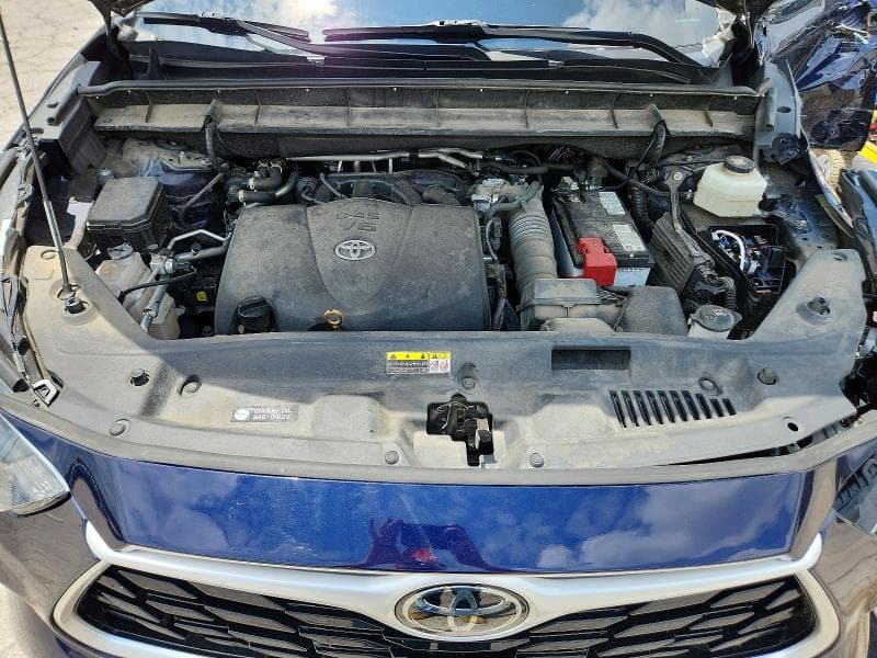 2022 TOYOTA HIGHLANDER XLE 12