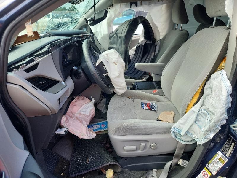 2018 TOYOTA SIENNA LE 7