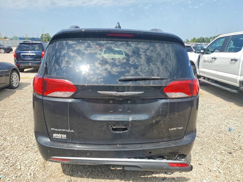 2017 CHRYSLER PACIFICA LIMITED 6