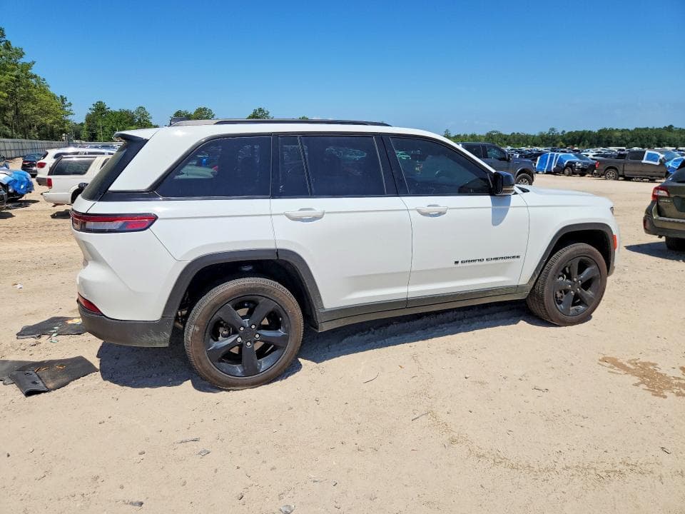 2025 JEEP GRAND CHEROKEE LAREDO 3