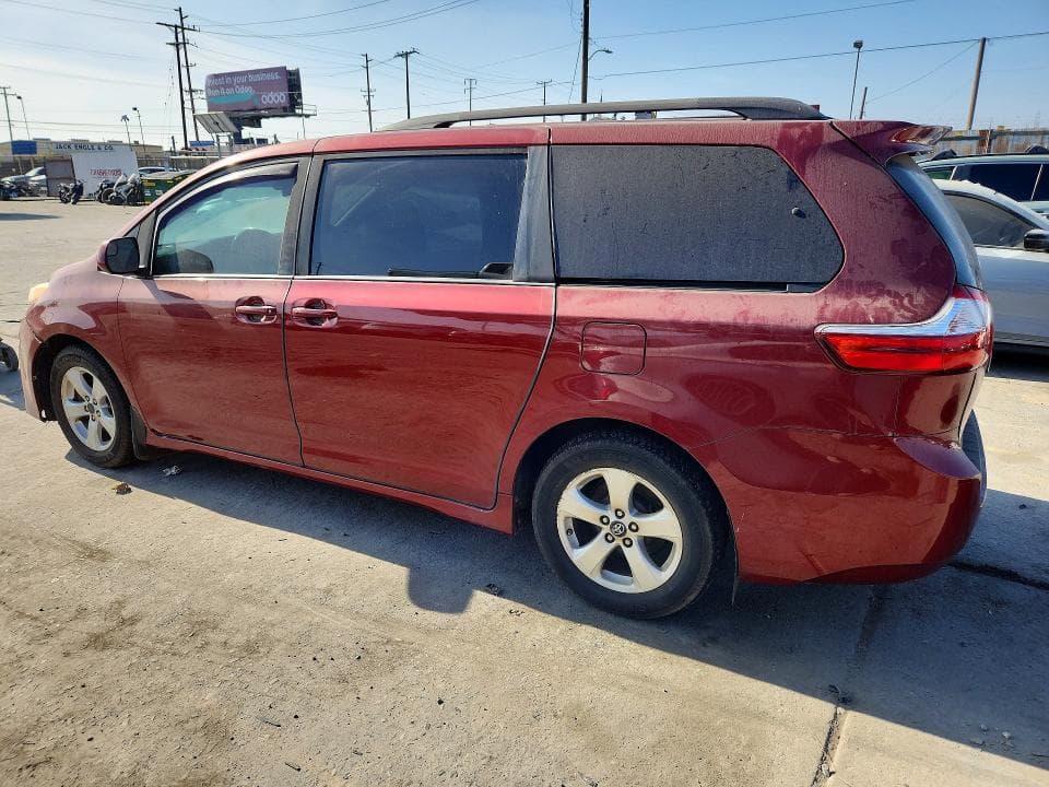 2019 TOYOTA SIENNA LE 2