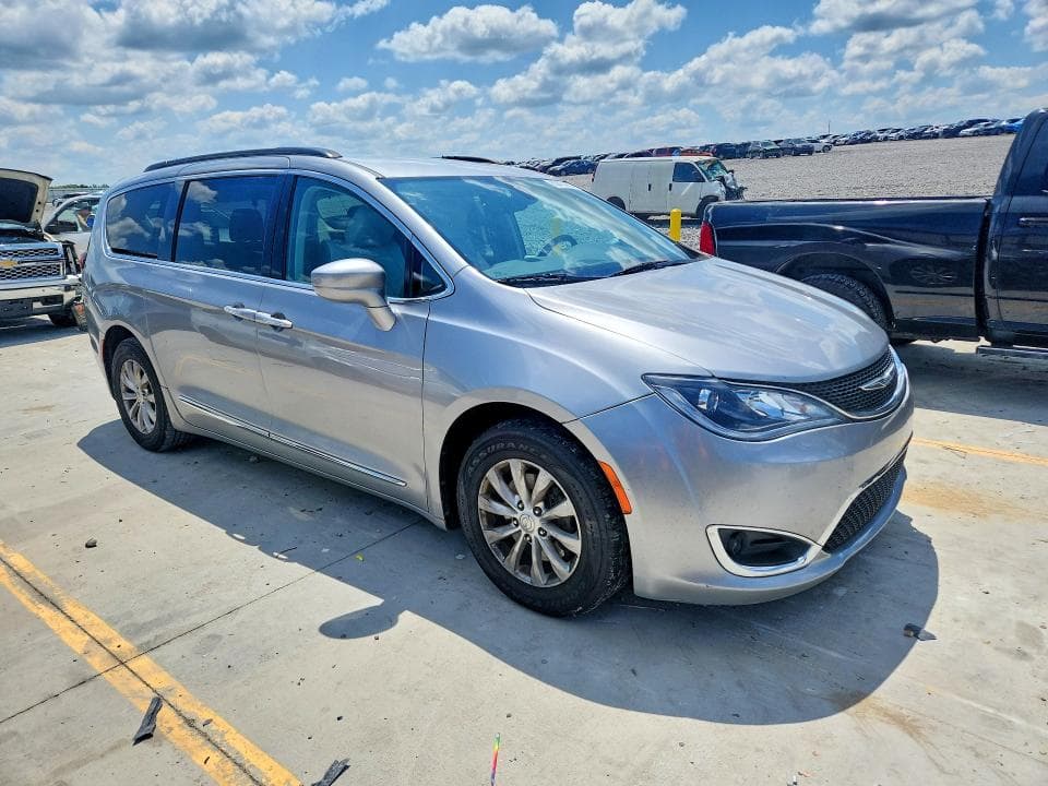 2017 CHRYSLER PACIFICA 4