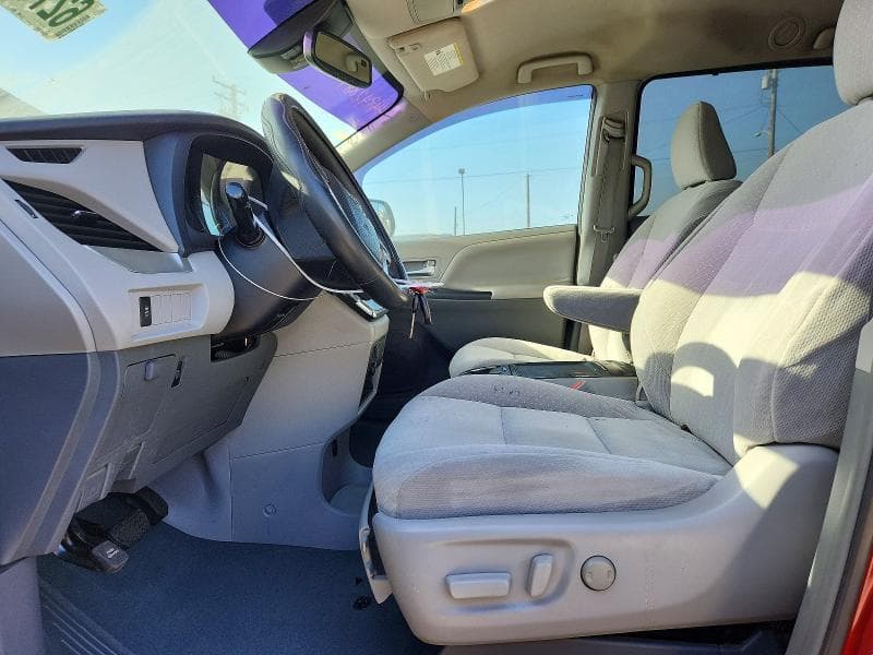 2019 TOYOTA SIENNA LE 7