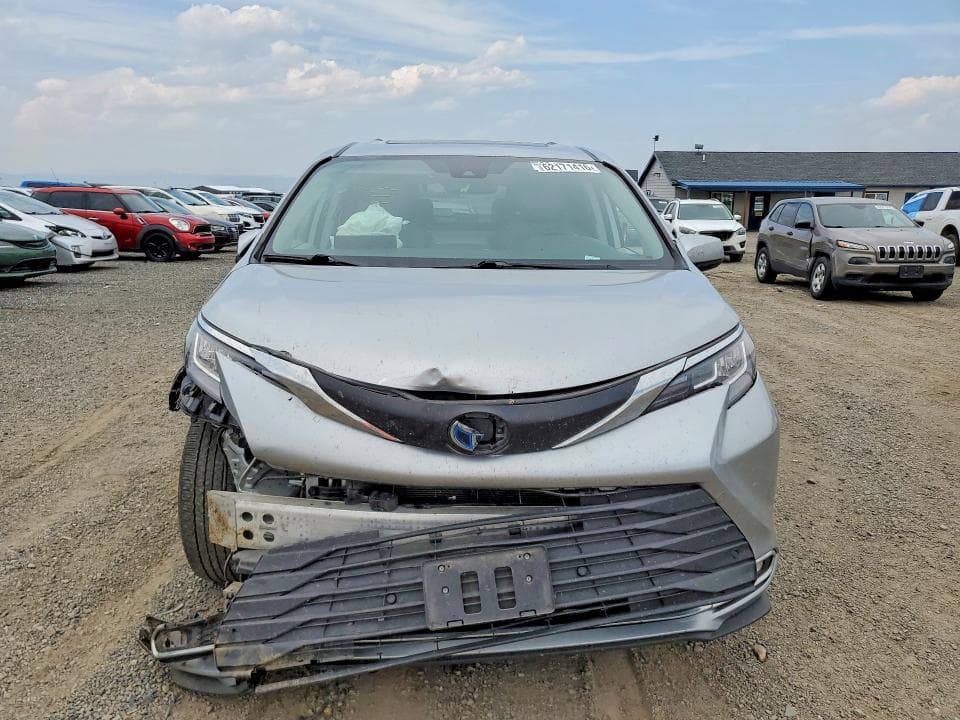 2023 TOYOTA SIENNA XLE 5