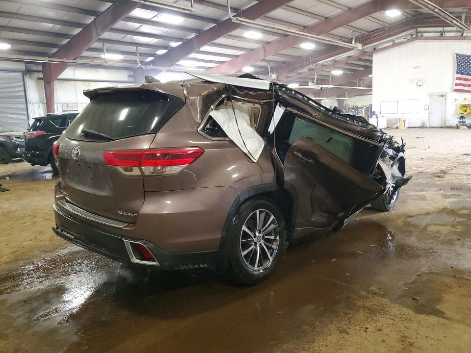 2017 TOYOTA HIGHLANDER XLE 3