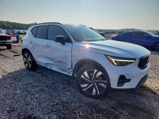 2024 VOLVO XC40 PLUS 4