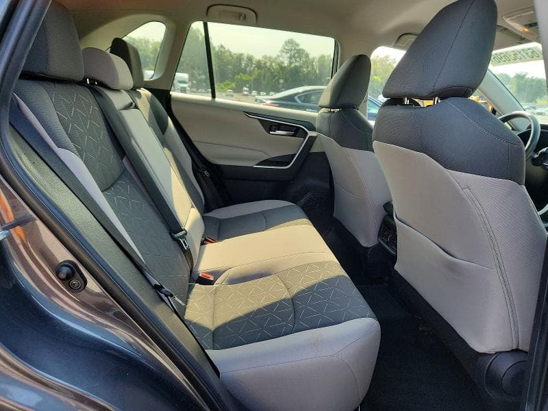 2021 TOYOTA RAV4 XLE 11