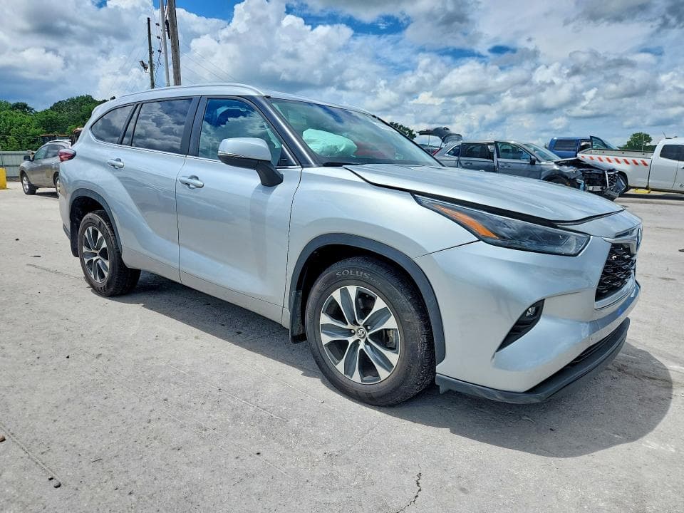 2024 TOYOTA HIGHLANDER XLE 4
