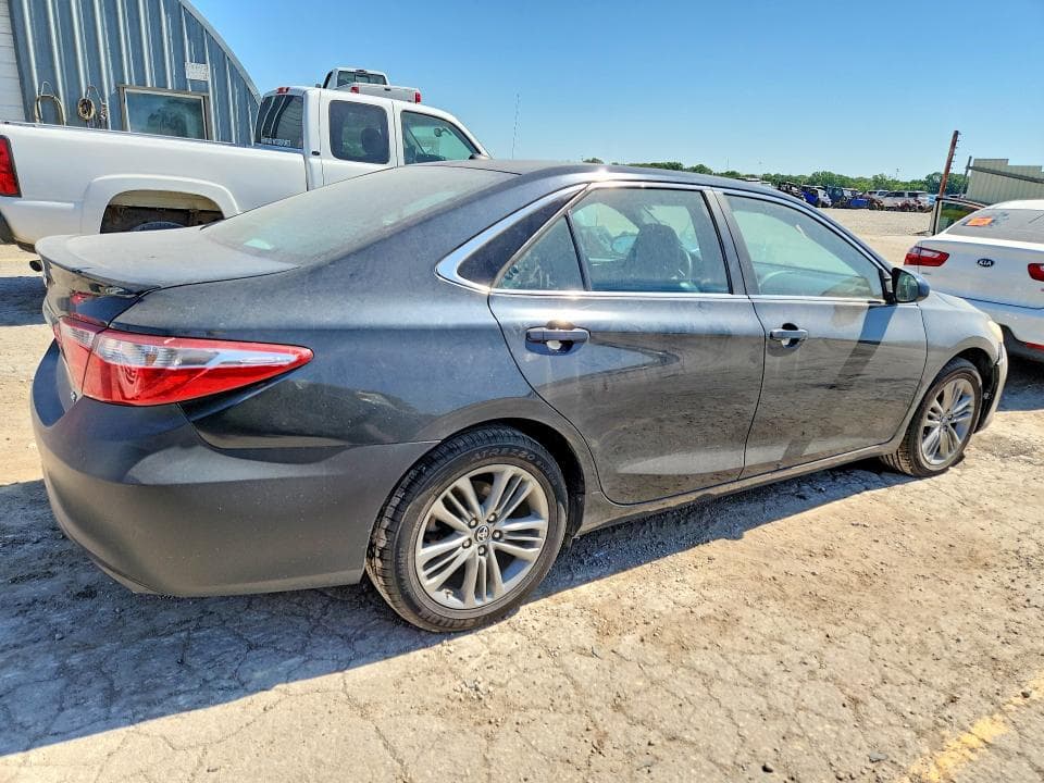 2017 TOYOTA CAMRY SE 3