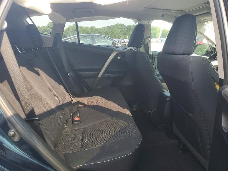 2017 TOYOTA RAV4 XLE 11