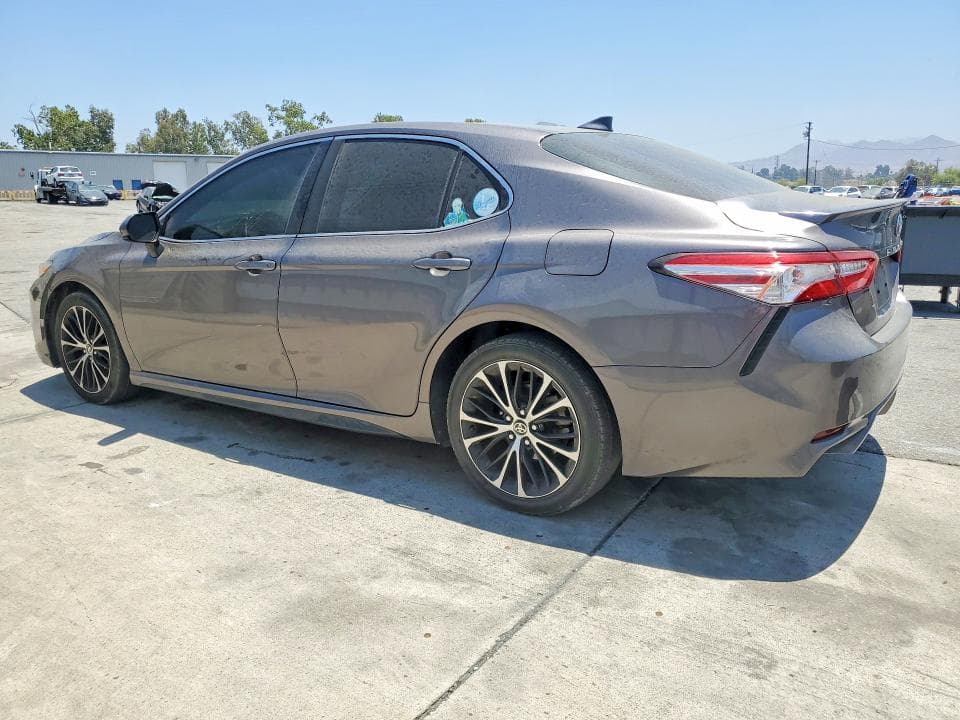 2020 TOYOTA CAMRY SE 2