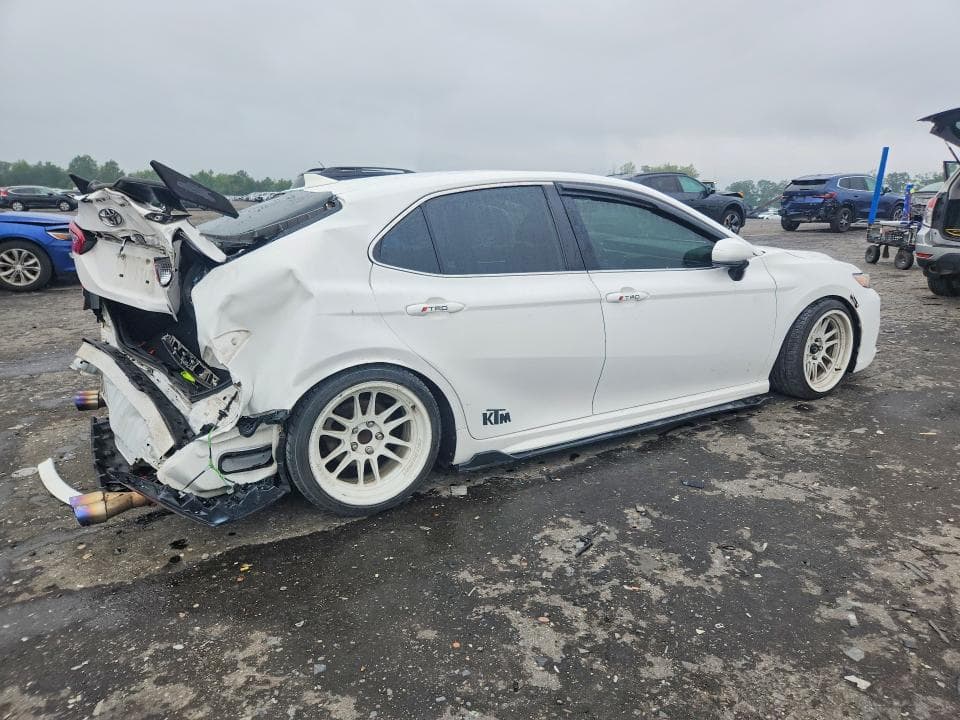 2019 TOYOTA CAMRY SE 3