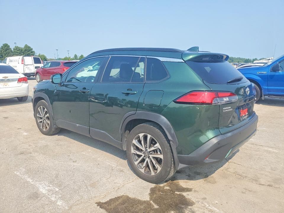 2022 TOYOTA COROLLA CROSS XLE 2