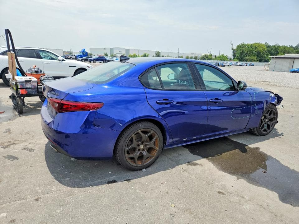 2021 ALFA ROMEO GIULIA SPORT 3