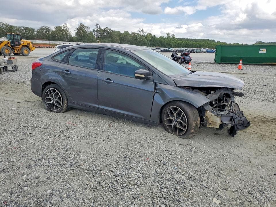 2017 FORD FOCUS SEL 4