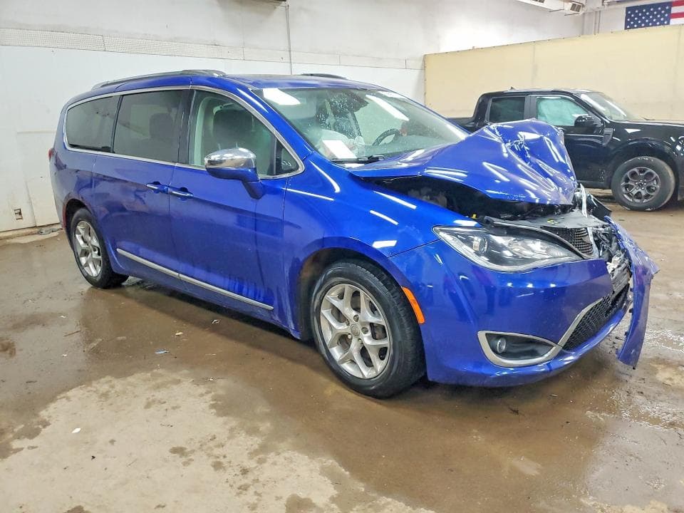 2019 CHRYSLER PACIFICA LIMITED 4