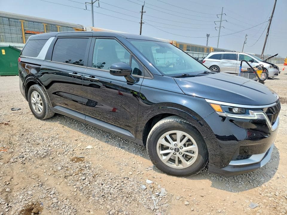 2022 KIA CARNIVAL LX 4