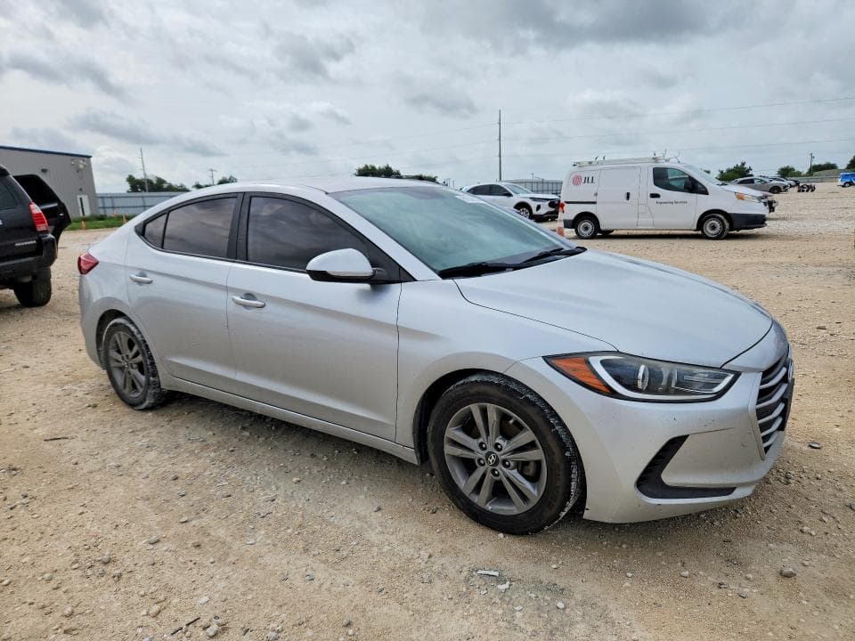 2017 HYUNDAI ELANTRA SE 4