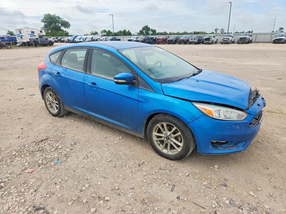 2017 FORD FOCUS SE 4