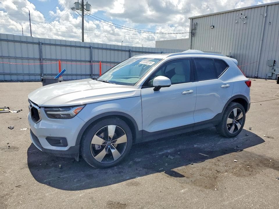 2021 VOLVO XC40 T5 MOMENTUM
