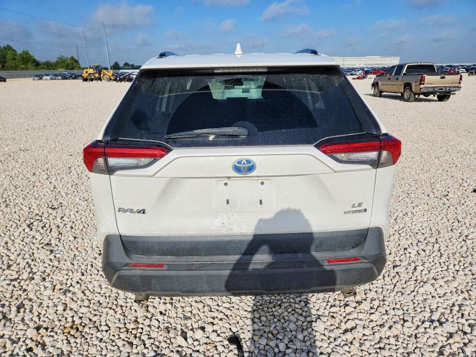 2020 TOYOTA RAV4 LE 6