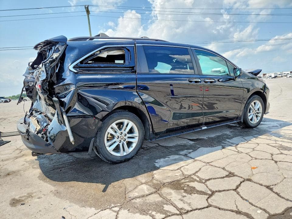 2023 TOYOTA SIENNA WOODLAND EDITION 3