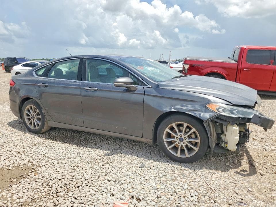 2017 FORD FUSION SE 4