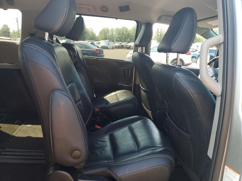 2019 TOYOTA SIENNA SE 8-PASSENGER 10