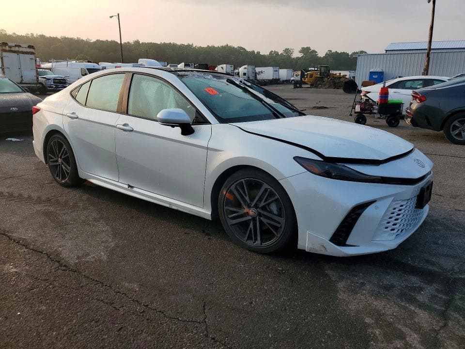 2025 TOYOTA CAMRY XSE 4