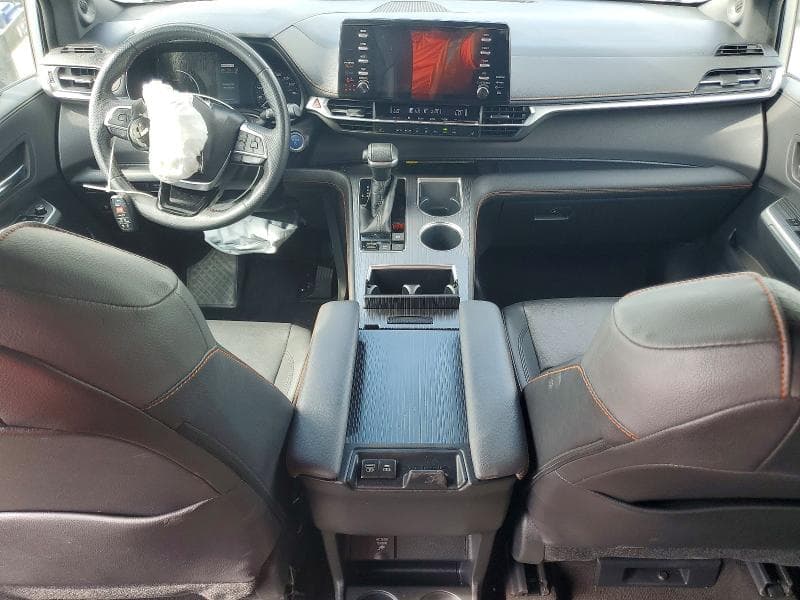 2021 TOYOTA SIENNA XSE 8