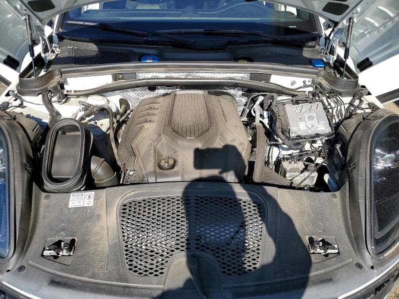 2024 PORSCHE MACAN BASE 11